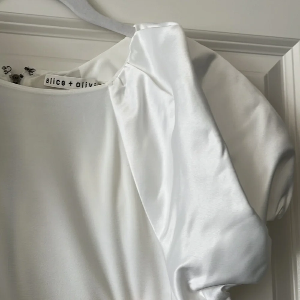 CICI BUBBLE SLEEVE TOP - Picture 8 of 11